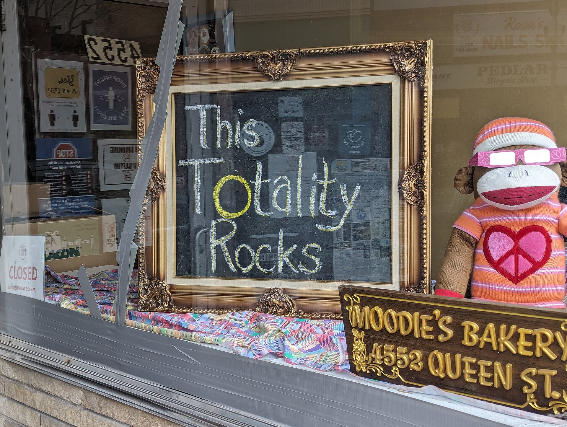 Storefront puns in Niagara Falls, ON, referencing the total solar eclipse (2024 04 08) 02