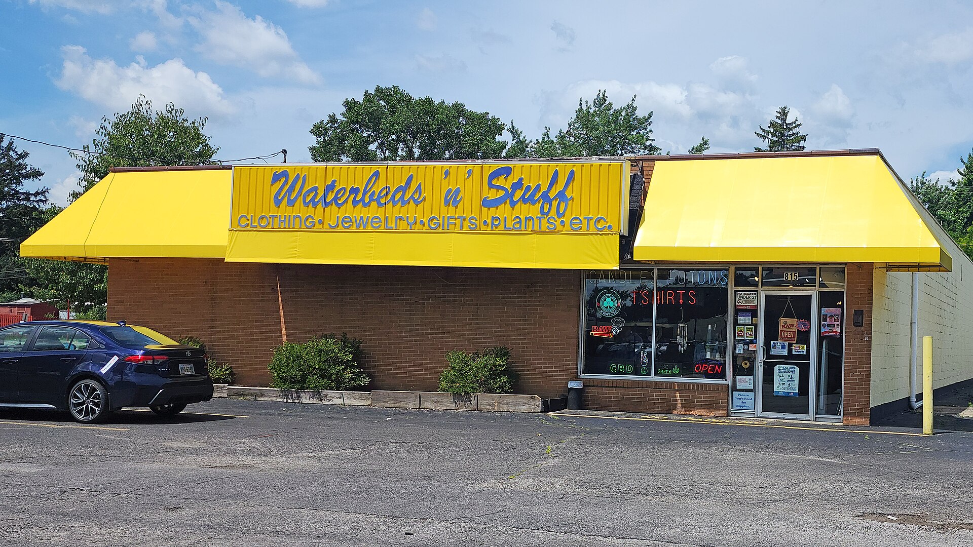 Waterbeds 'n' Stuff storefront, Whitehall, Ohio